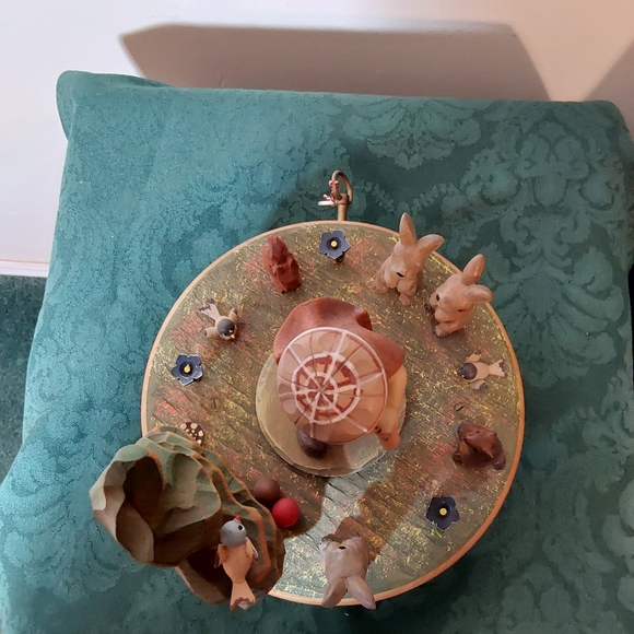 Vintage Anri Thoren Music Box Plays Look To The Rainbow. - Picture 6 of 10